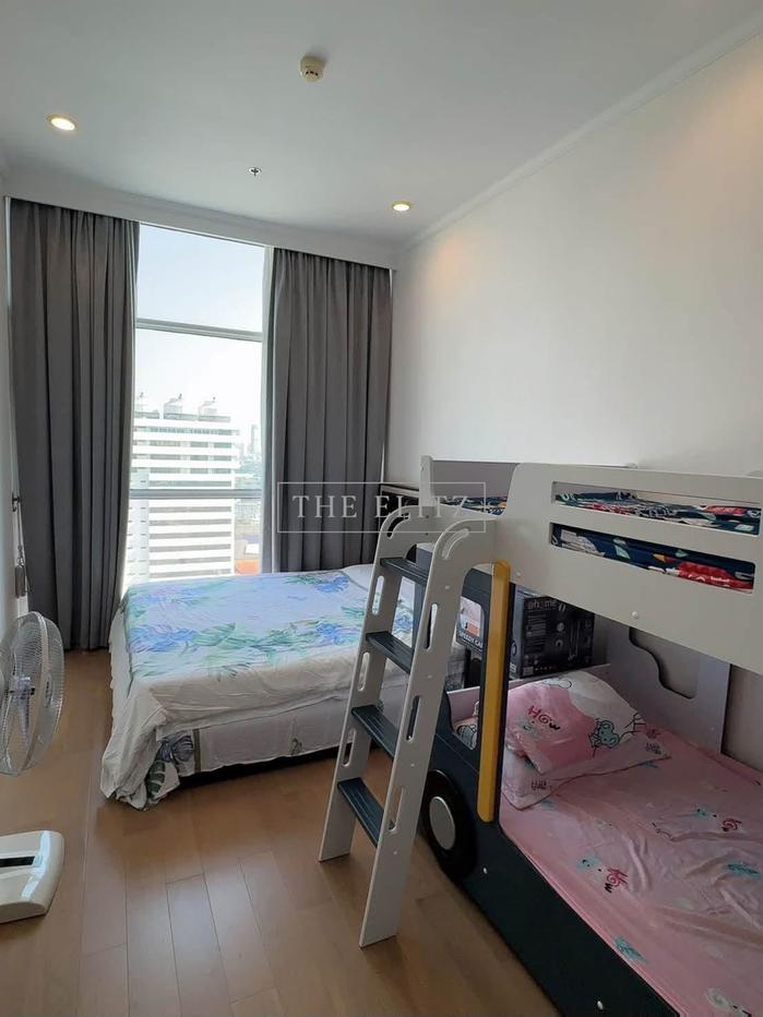 รูป ✨Rare 3-Bedroom Unit | Best Panoramic View in the Building | Prime Surawong CBD Location✨ - รูปที่ 6/19