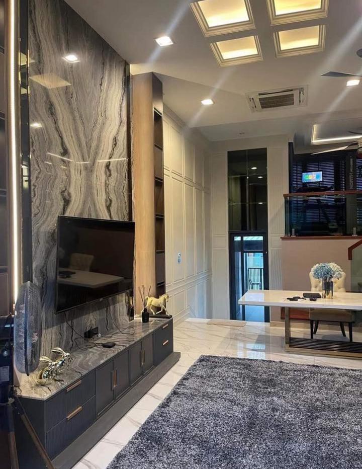 picture MN019572 | 3Bed | 4Bath | BTS Phahonyothin 24 | 255sqm | THB 140,000/mo | Fl.1 — The Eight Chatuchak Ratchada Bangkok - 10/10