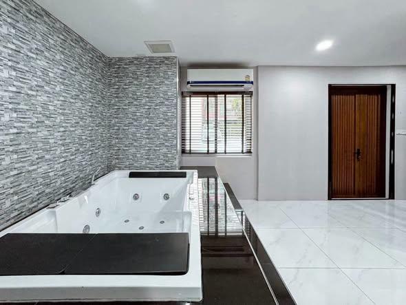 picture AA681266 | 1Bed | 1Bath | BTS Udom Suk | 32sqm | THB 18,000/mo | Fl.3 — The Sky Sukhumvit Sukhumvit - 1/10
