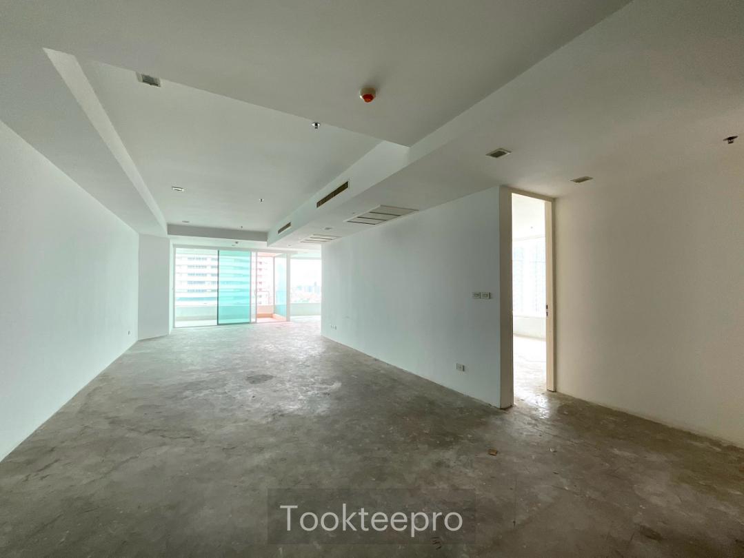 picture Luxury Riverfront condominium 2 bedroom - 5/8